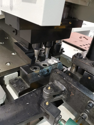 Alta precisão e confiabilidade máquina de perfuração de chapas de aço CNC alimentação do motor servo