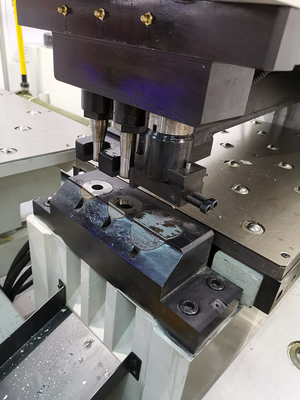 Alta precisão e confiabilidade máquina de perfuração de chapas de aço CNC alimentação do motor servo