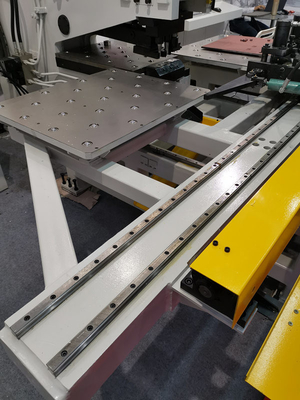 Máquina de perfuração de chapas CNC profissional para processamento em grande escala