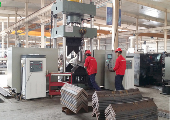 Máquina de curvatura por aquecimento CNC para ângulo e chapa modelo HQ200?? 600