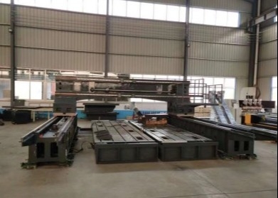 3000*3000 Tamanho da peça BT50 Máquina de perfuração de chapas CNC 30 KW Potência do motor do servo-fuso