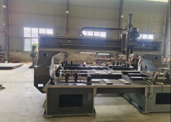 Máquina de Perfuração CNC Automatizada de Placas com Força de Fixação de 7,5KN, Largura da Ranhura em T de 28mm, Potência de Refrigeração de 0,45KW