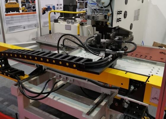 Usado para a indústria de torre de aço máquina de perfurar chapas CNC 4 estações de maturação máquina de perfurar CNC
