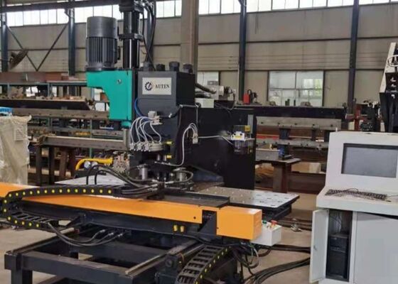 Usado para a indústria de torre de aço máquina de perfurar chapas CNC 4 estações de maturação máquina de perfurar CNC