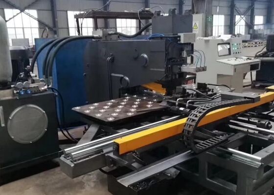 180mm Tração de perfuração fuso Cnc placa máquina de perfuração para torre de transmissão