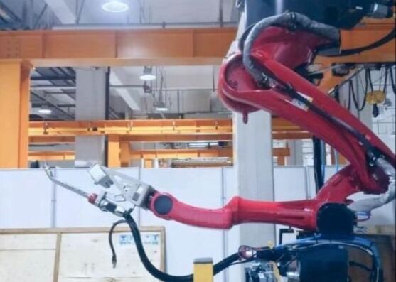 ± 0,07 mm Repetitividade Máquina de Soldar de Robô de Carril Invertido 180000 Lux Resistência à Luz