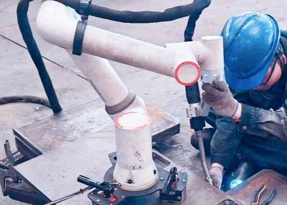 Interação Inteligente Robôs de Soldadura Colaborativos Para Colaboração de Robôs Humanos