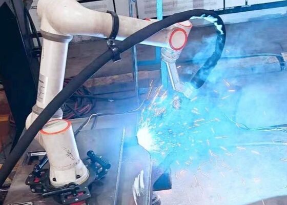 Interação Inteligente Robôs de Soldadura Colaborativos Para Colaboração de Robôs Humanos